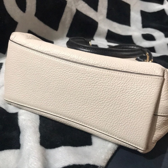 Authentic Coach Handbag - Picture 6 of 7